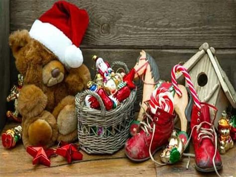 DESPRE MOS NICOLAE! | Nostalgic christmas decorations, Christmas facebook cover, Toy gift guide