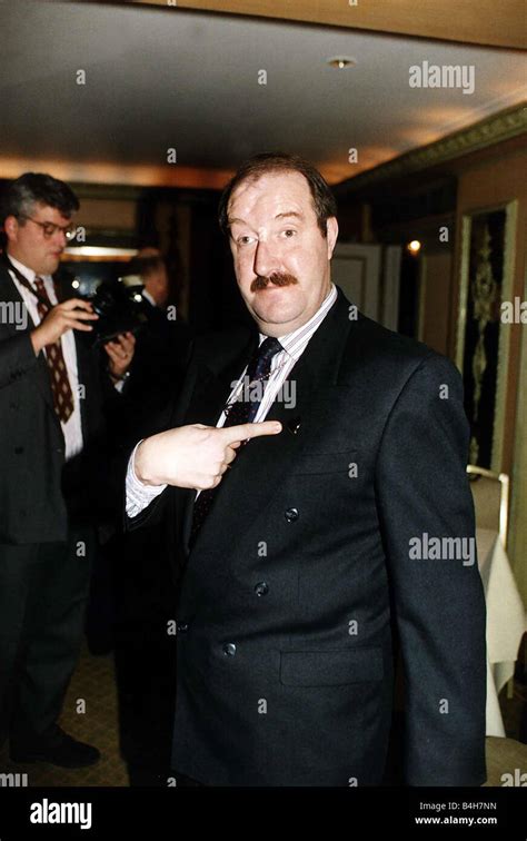 Gordon Kaye Actor at the Variety Club Tribute to Liza Minnelli Stock Photo - Alamy