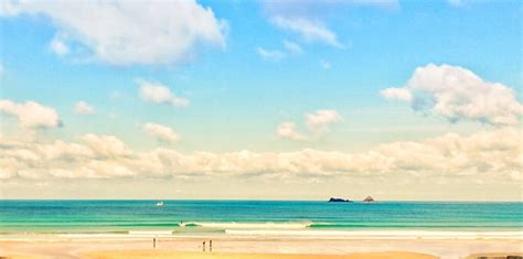 19+ Best Surfing Beaches in Cornwall for Beginners - cornishcompass.com