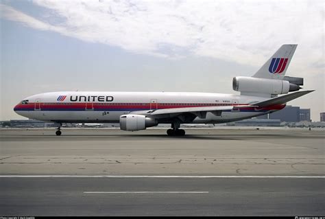 N1812U United Airlines McDonnell Douglas DC-10-10 Photo by Mark ...