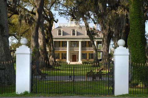 Gray Line Plantation/Swamp Tour | New Orleans Plantation Tours | Livery ...