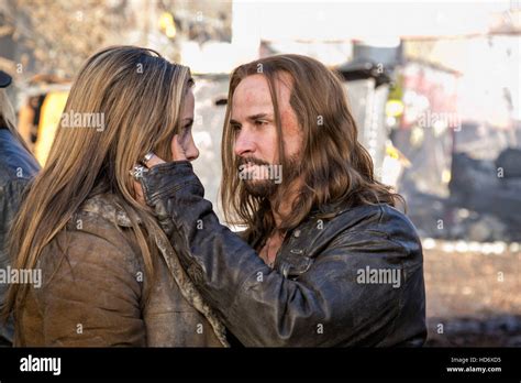 FALLING SKIES, l-r: Mira Sorvino, Colin Cunningham in 'Shoot The Moon ...