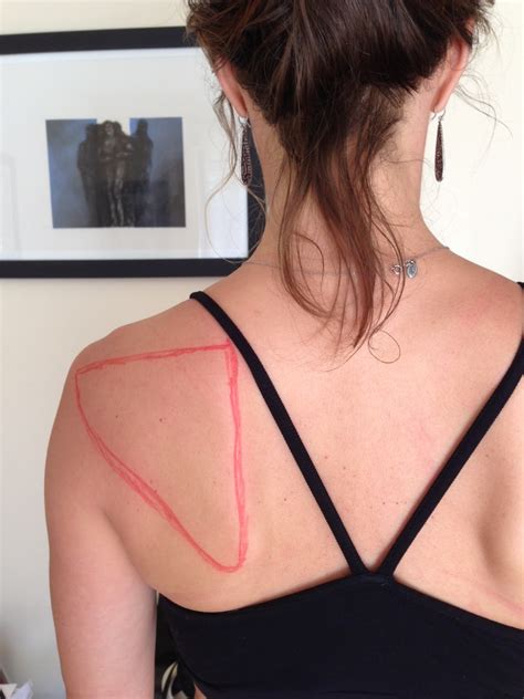 Healthy Everywhere: Which Way Should Your Shoulder Blades Go?