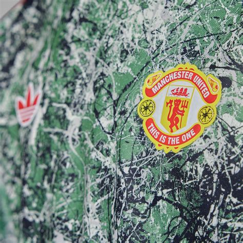 Men's Clothing - Manchester United Stone Roses Originals Icon Jersey ...