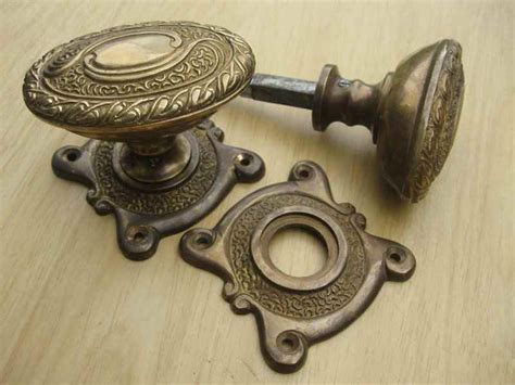 Door knob art – Door Knobs