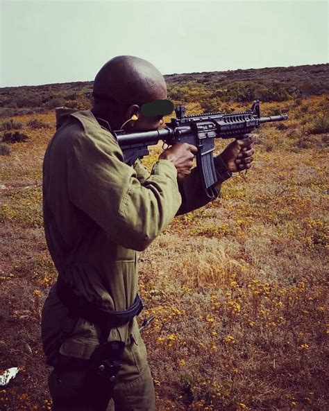 South African Special Forces operator with a DM4 rifle [589x726] : r ...