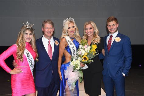 Like Mother, Like Daughter: Gracie Hunt Crowned Miss Kansas USA ...