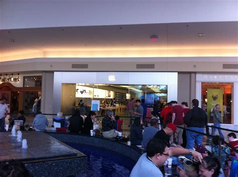 Apple Store Baybrook Houston — Lines are Small, But Growing | Cult of Mac