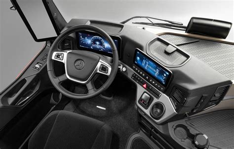 Mercedes-Benz Actros: Dimensioni, prezzi e interni - AutoScout24