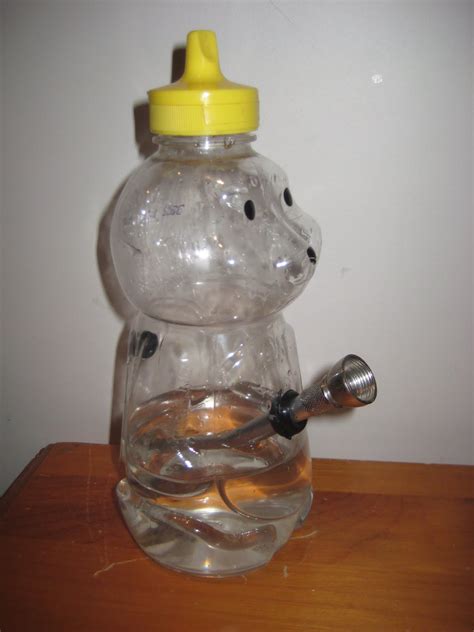 honeybear bong is a classic cheap bong - STUFF STONERS LIKE