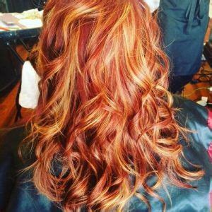 red brown balayage wavy hair | Blonde hair with highlights, Red brown ...