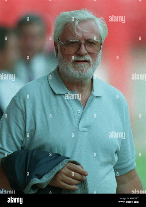 KEN BATES CHELSEA FC CHAIRMAN 01 August 1994 Stock Photo - Alamy