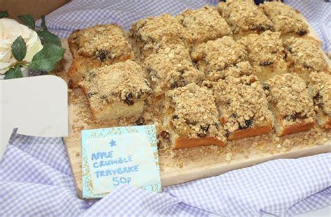 Apple Crumble Tray Bake | Dessert Recipes | GoodtoKnow