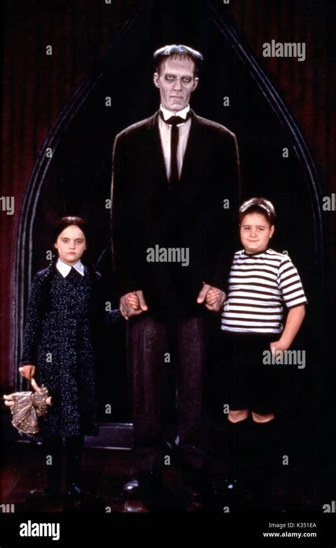 THE ADDAMS FAMILY CHRISTINA RICCI, GAREL STRUYCKEN, JIMMY WORKMAN Date: 1991 Stock Photo - Alamy