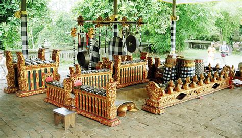 BALINESE GAMELAN (Bali) Gamelan Bali is one of the types that exist in ...