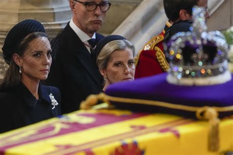 Why Kate Middleton, Meghan Markle will wear veils to Queen's funeral