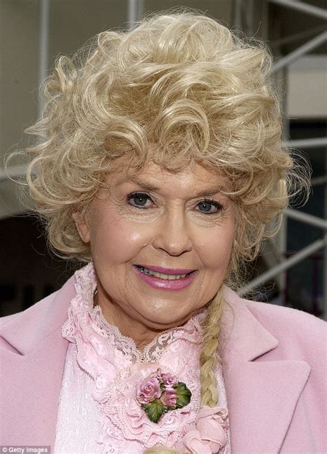 Beverly Hillbillies star Donna Douglas dies at 81 | Daily Mail Online