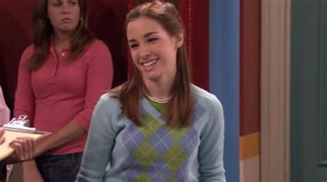 The blue sweater jacquard Mindy Crenshaw (Allison Scagliotti) in Drake ...