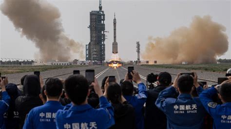 China reveals how it plans to put astronauts on the moon by 2030 | CNN