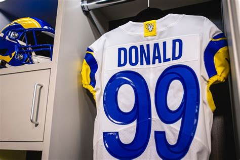 Rams’ ‘modern throwback’ jerseys evoke super memories – Daily News