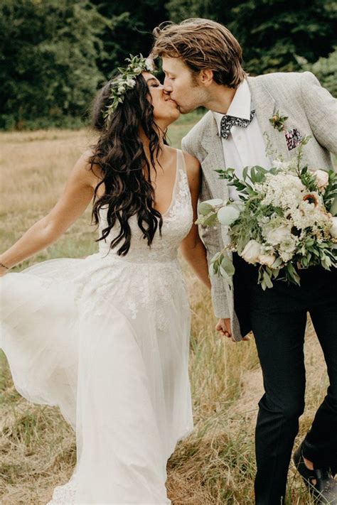 This Red Barn Farm Wedding is Full of Fresh Spring Goodness | Junebug ...