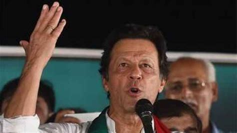 Pakistan election: Imran Khan scents victory - One News Page [Aus]