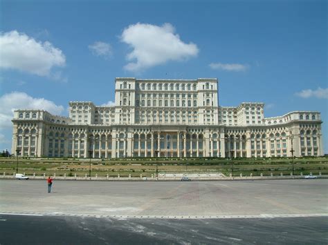 Obiective Turistice Bucuresti - Palatul Parlamentului - Destinatie Romania