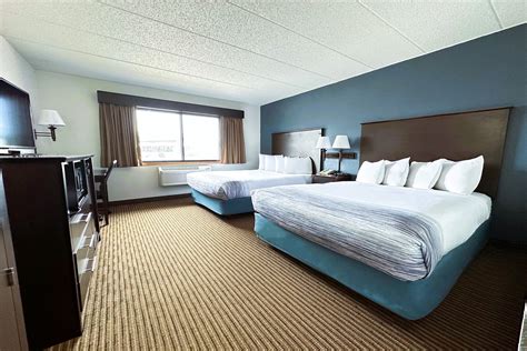 AmericInn by Wyndham Menominee | Menominee, MI Hotels