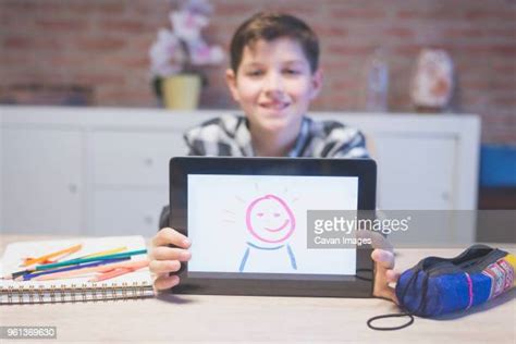 Kids Portrait Tablet Drawing Photos and Premium High Res Pictures - Getty Images