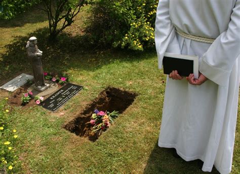 Interment Of Ashes Guide 2018: Everything You Need To Know