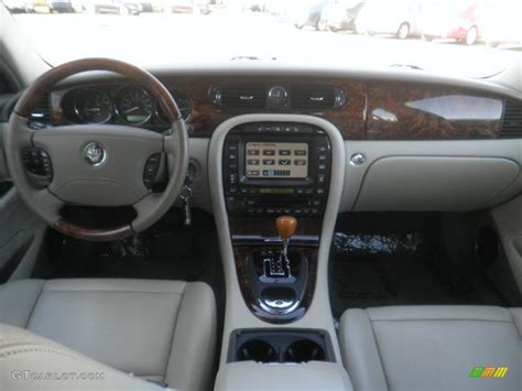 Sand Interior 2004 Jaguar XJ XJ8 Photo #40486014 | GTCarLot.com