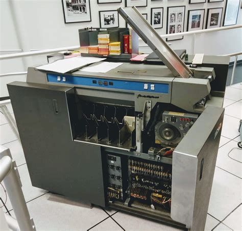 Bad relay: Fixing the card reader for a vintage IBM 1401 mainframe