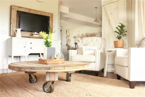 10 Coffee Tables on Wheels to DIY Before the End of Summer