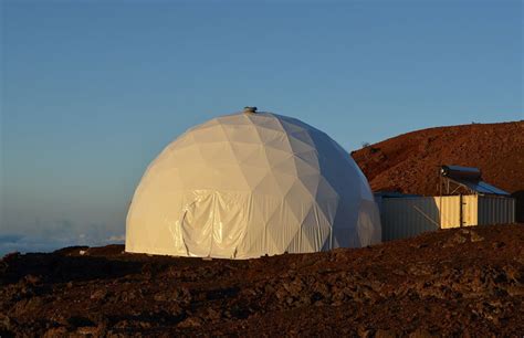 Life inside NASA's plastic dome that simulates life on Mars - Vox