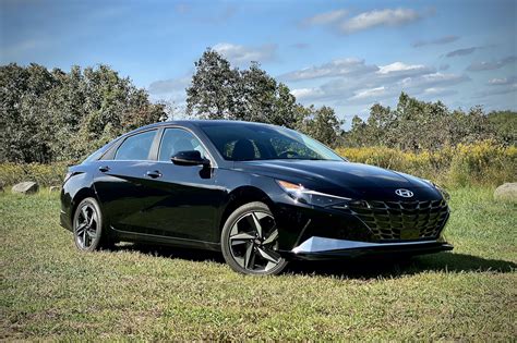 2021 Hyundai Elantra Hybrid Review: Efficient and Stylish | Digital Trends - GearOpen.com