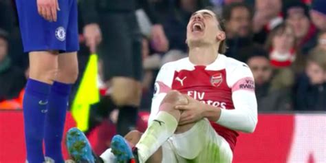 Confirmed: Bellerin out for up to nine months - Arseblog News - the ...