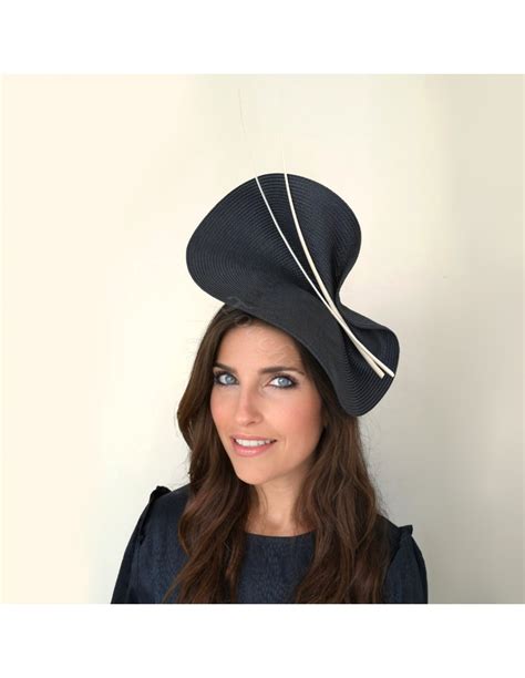 White and Navy blue fascinator|Woman hats for the Horse races|€0.00