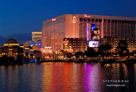 Photo: Las Vegas Boulevard at night. Las Vegas, Nevada, USA.