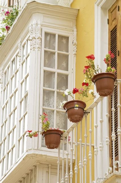 25+ Brilliant Ways To Brighten Up A Small Balcony - Easy And Affordable Designs | the perfect line