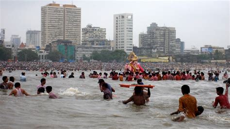 Travel News | 5 Famous Spots To Enjoy Ganesh Visarjan 2023 in Mumbai | 🏖️ LatestLY