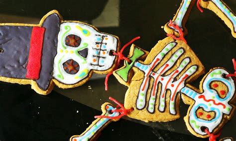 Giant Gingerbread Skeleton for Halloween | Food Channel