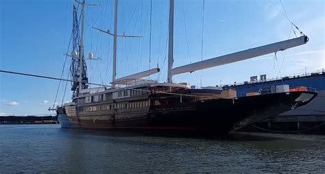 First Close-Up Look at Jeff Bezos’ Y721 Megayacht Shows Gorgeous Hull, Towering Masts ...