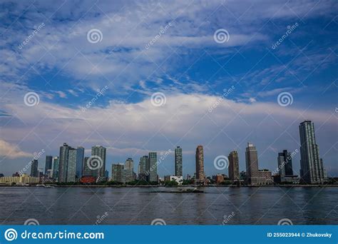 Long Island City Queens Skyline Editorial Stock Image - Image of scene ...