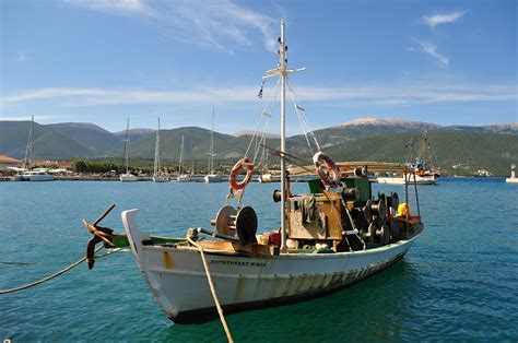 A Fishing Boat on the Sea · Free Stock Photo