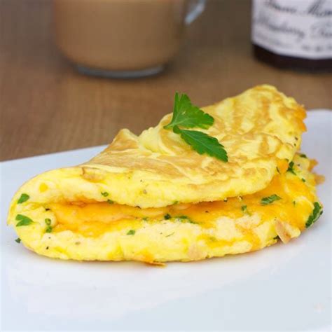 Traditional Omelet: Directions, calories, nutrition & more | Fooducate