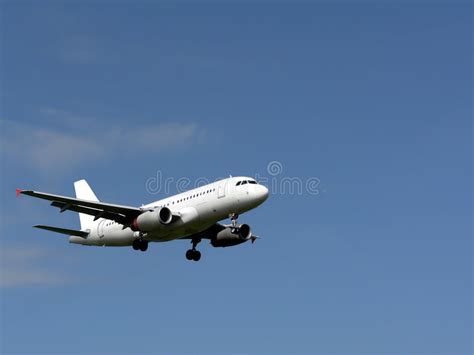 Jet Plane In Flight - Landing Side View 2 Stock Image - Image of flying, airplane: 4995749