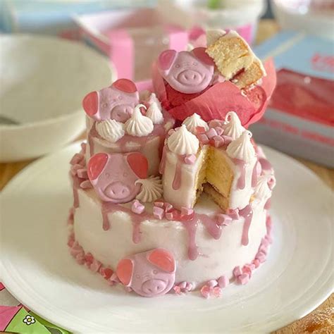 Faux Bakes Recipe - M&S Percy Pig Cake - weddinglovers.it