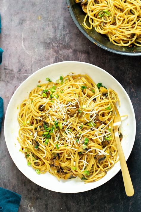 Vegan Garlic Noodles - Vegan Richa