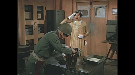 M*A*S*H - Potter meets Klinger - YouTube