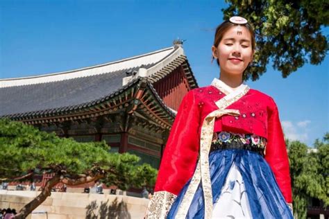 Learn about Korean social etiquette, communication, taboos and culture